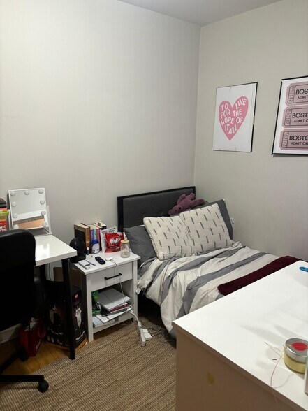 Building Photo - 70 Joy St