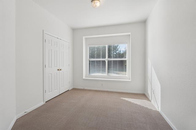 Building Photo - 11001 La Grange Dr