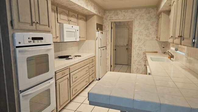 Building Photo - 7686 S Temperance Ave