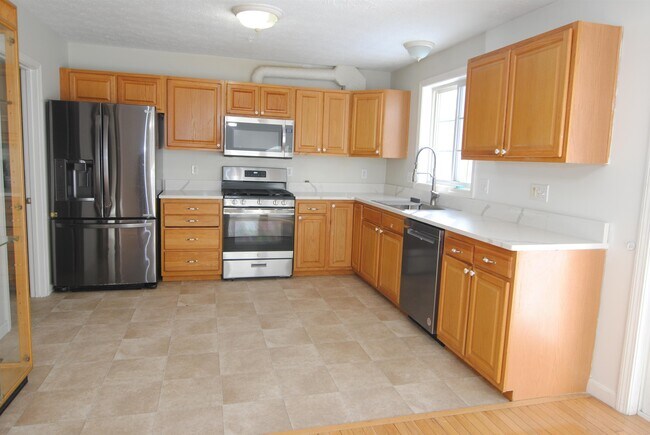 Building Photo - 65 Georgetown Dr