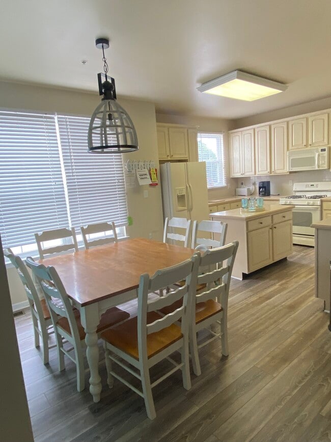 Building Photo - 38335 N Mill Ln