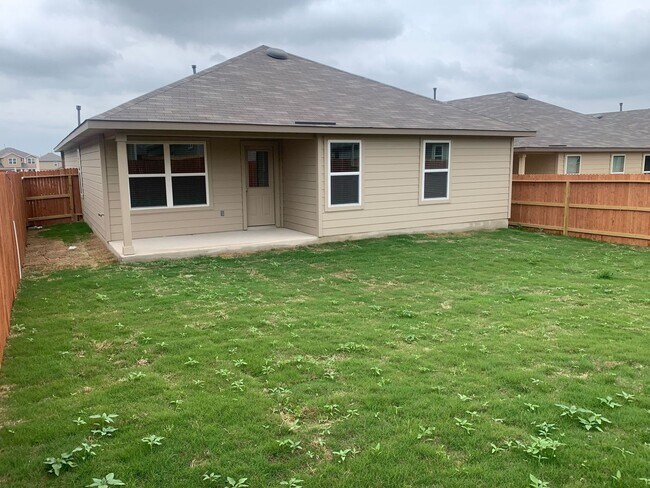 Building Photo - **APPLICATION RECEIVED** *MOVE IN SPECIAL* Stunning 4/2 Home With Access To Pool, Trails & 24-Hou...