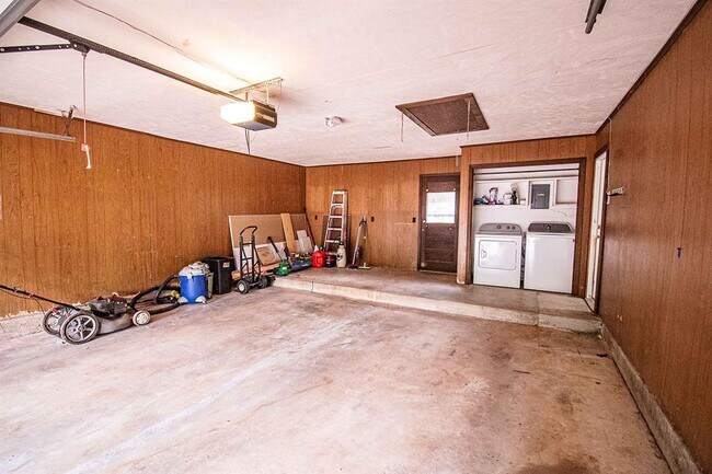 Building Photo - 123 N Grandview St