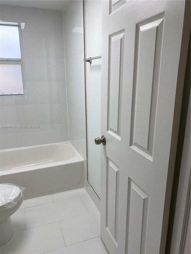 Building Photo - 2833 SW 38th Ave