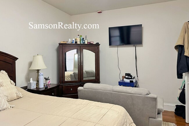 Building Photo - 67 Medway St