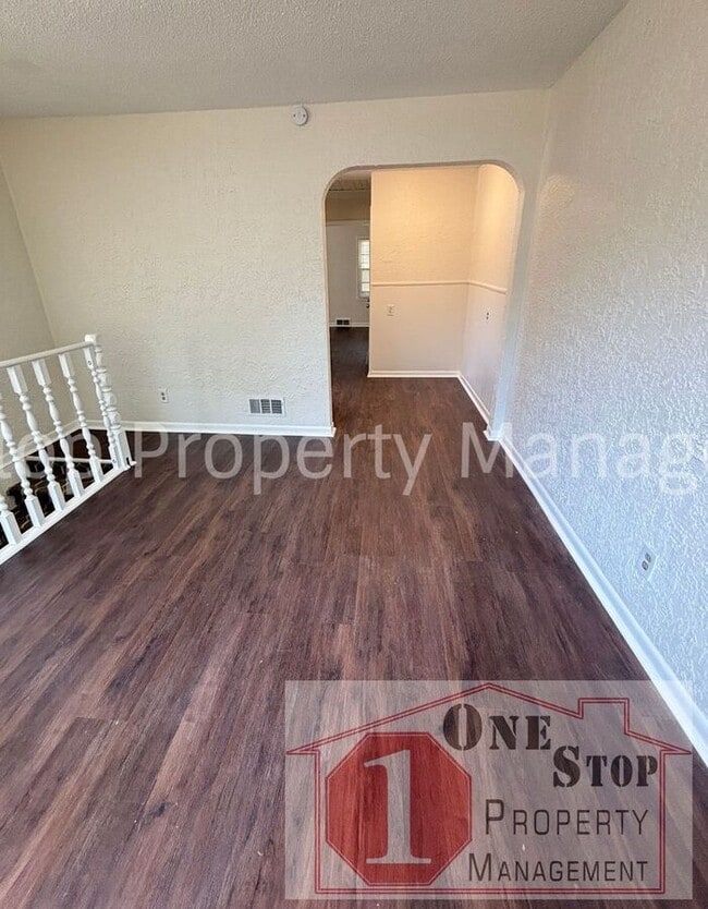Building Photo - Beautifully Remodeled 2-bedroom, 1-bath ho...