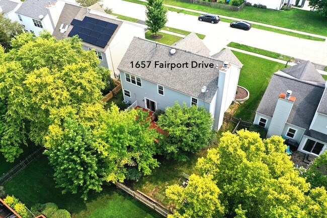 Building Photo - 1657 Fairport Dr