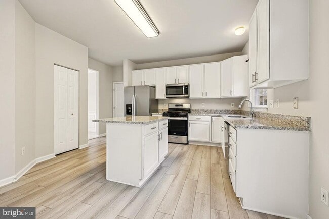 Building Photo - 2880 Myrtlewood Dr