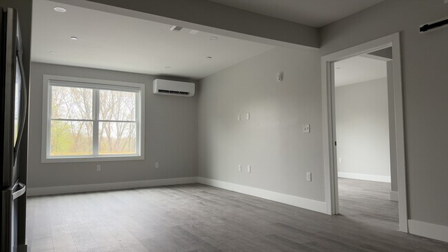 Building Photo - 251 Sladen St