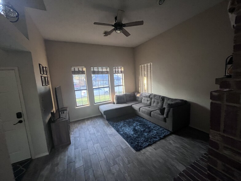 Front living room - 713 Spring Hollow Dr