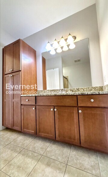 Building Photo - 925 Ingleside Ave