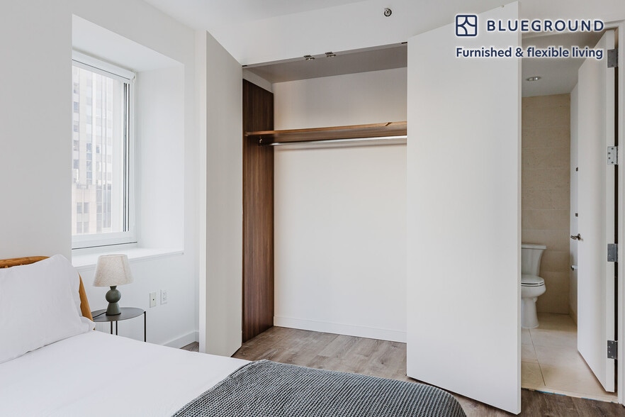 Building Photo - 70 W 45th St