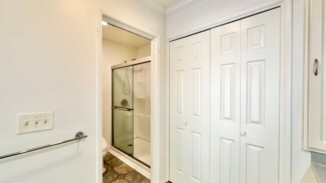 Building Photo - Available NOW - 4 BED, 2.5 BATH w/ 2 PARKING in Haiku Gardens (Kaneohe)