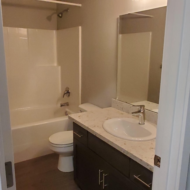 Building Photo - 9229 Kenwood Dr SW