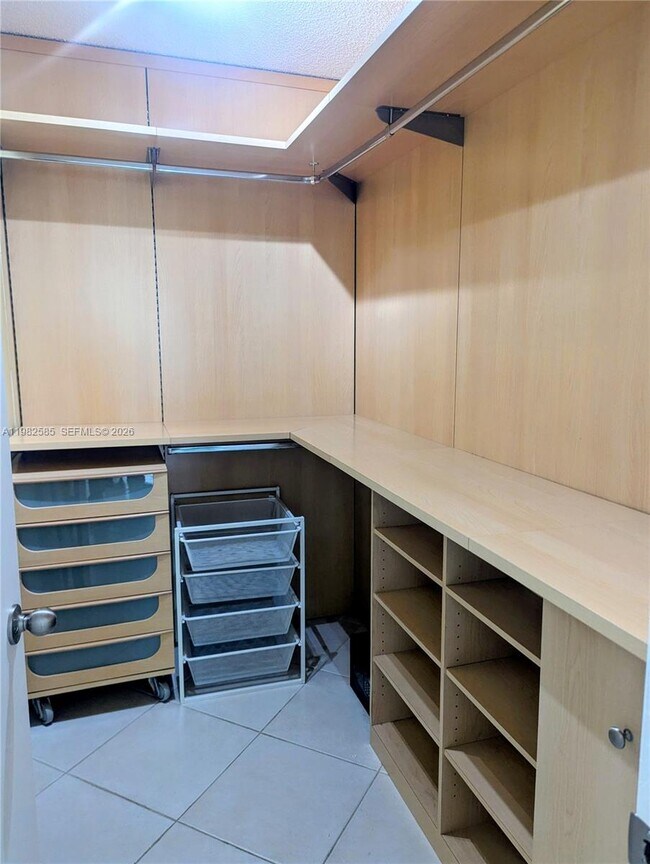 Building Photo - 3610 Yacht Club Dr