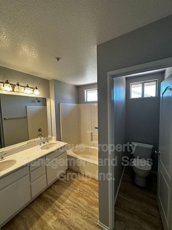 Building Photo - 1455 E Holcomb Pl