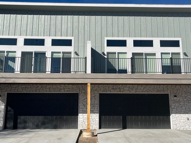 Building Photo - 222 Miller Ln