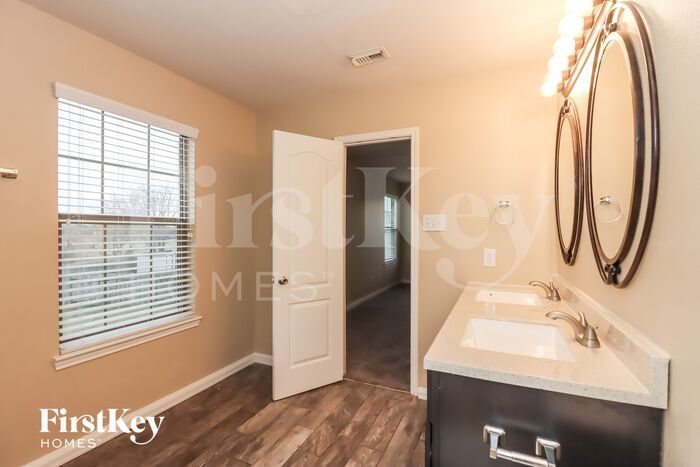 Building Photo - 18107 Valebluff Ln