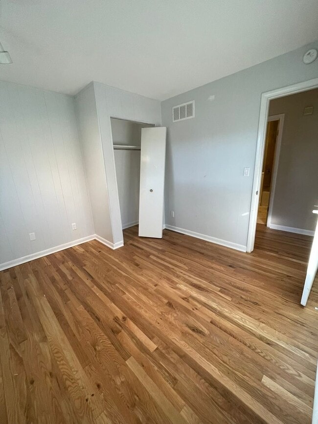 Building Photo - Beautiful Three Bedroom Home
