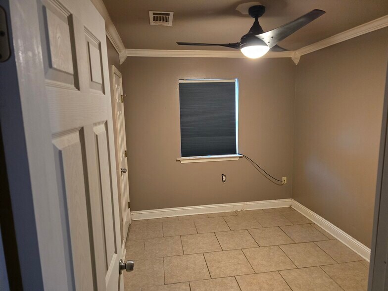 Building Photo - 20 Woodchase Ct