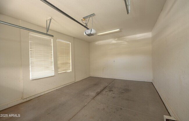 Building Photo - 18546 E Oak Hill Ln