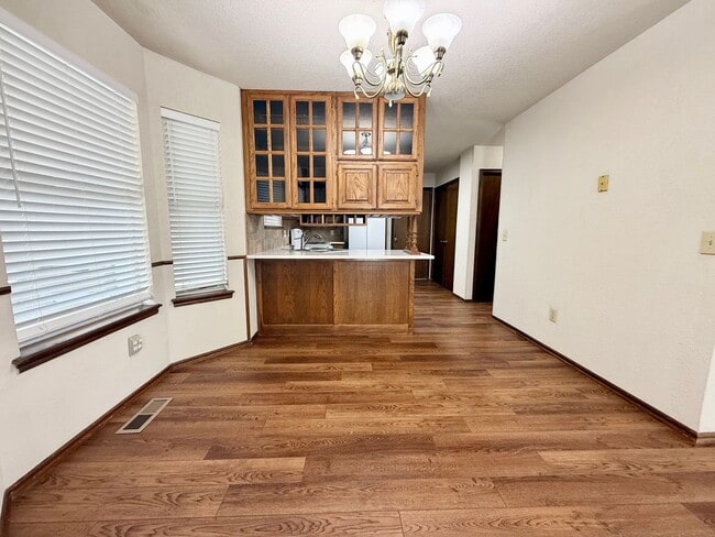 Building Photo - Great Family Home, Great Neighborhood