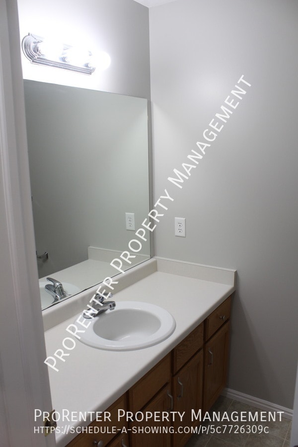 Building Photo - 926 N 1125 W