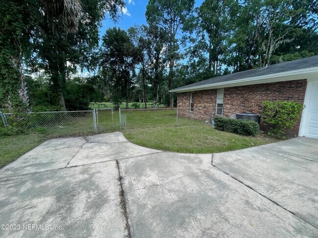 Building Photo - 5391 Golf Course Dr