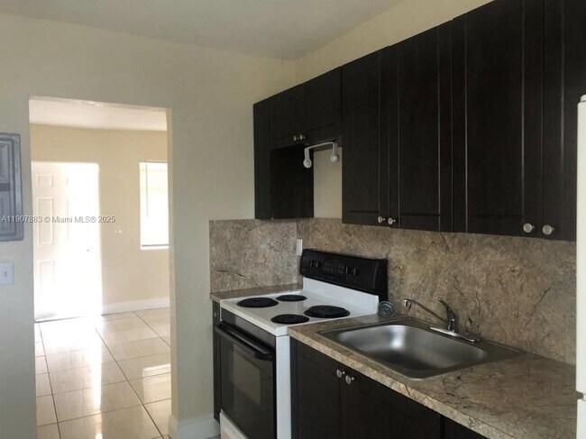 Building Photo - 1940 Washington Ave