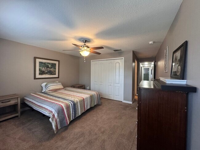 Building Photo - Summerfield Townhome