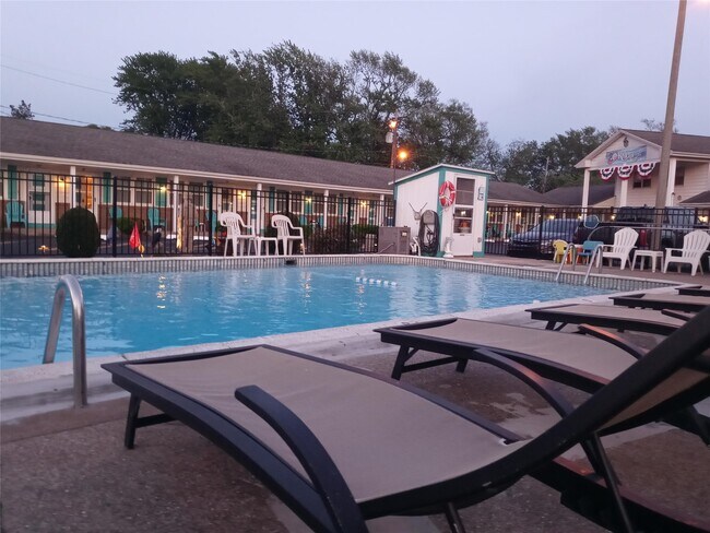 Building Photo - 3107 W Lake Rd