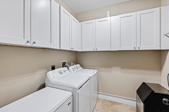 Building Photo - 703 Ramie Ct