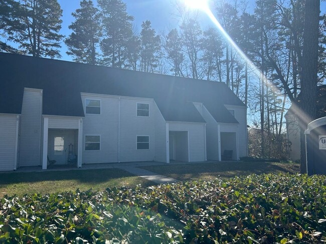 Building Photo - This fully renovated & updated 3 Bedroom a...