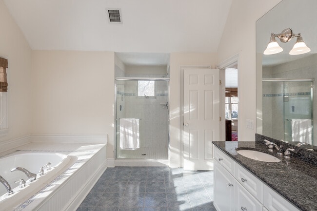 Building Photo - 19 Grape Arbor Ln