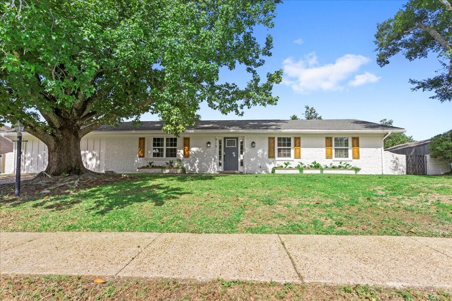 Building Photo - 2361 Park Pl Dr