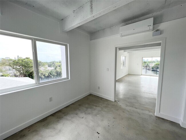 Building Photo - 860 NE 78th St