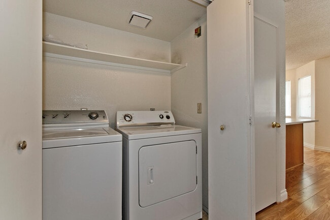 Building Photo - 1ST FLOOR CONDO CLOSE TO SUMMERLIN