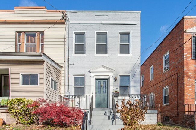 Building Photo - Beautiful Brightwood Park Abode with Solar...