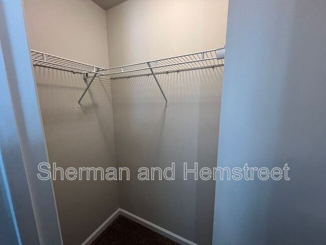 Building Photo - 664 Dobhill Ln