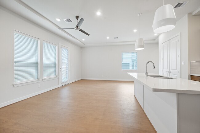 Building Photo - 24402 Colonial Willow Dr