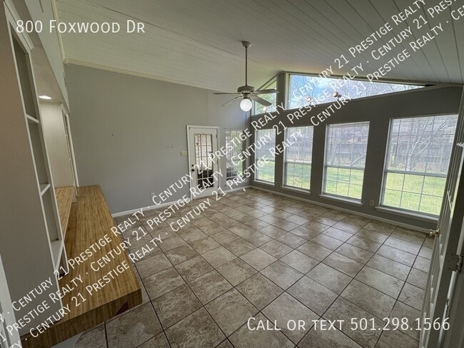 Building Photo - 800 Foxwood Dr