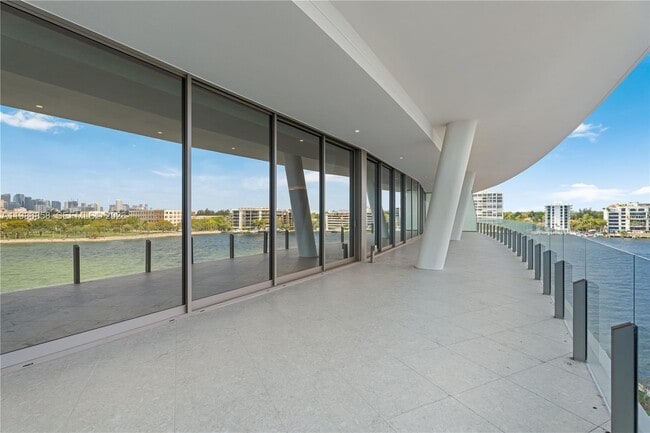 Building Photo - 5 Grove Isle Dr