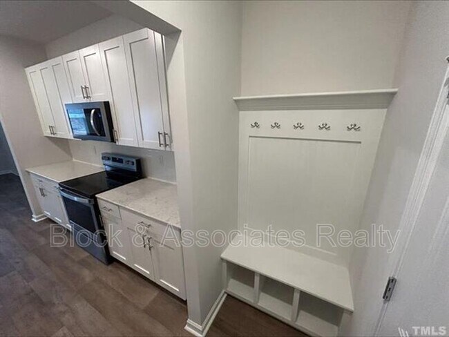 Building Photo - 29 Verona Dr