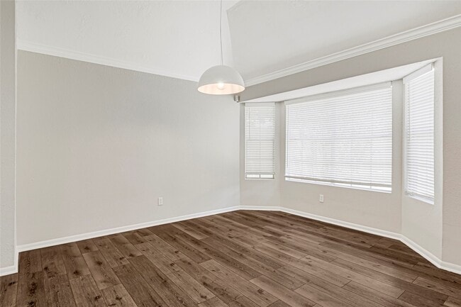 Building Photo - 522 Country Ln