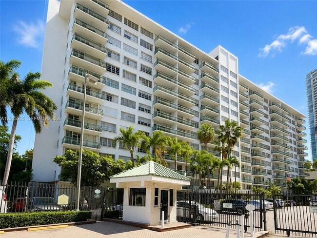 Building Photo - 1408 Brickell Bay Dr