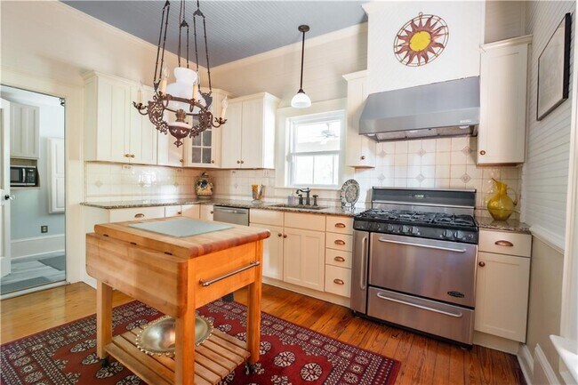 Building Photo - 152 Rivertown Rd