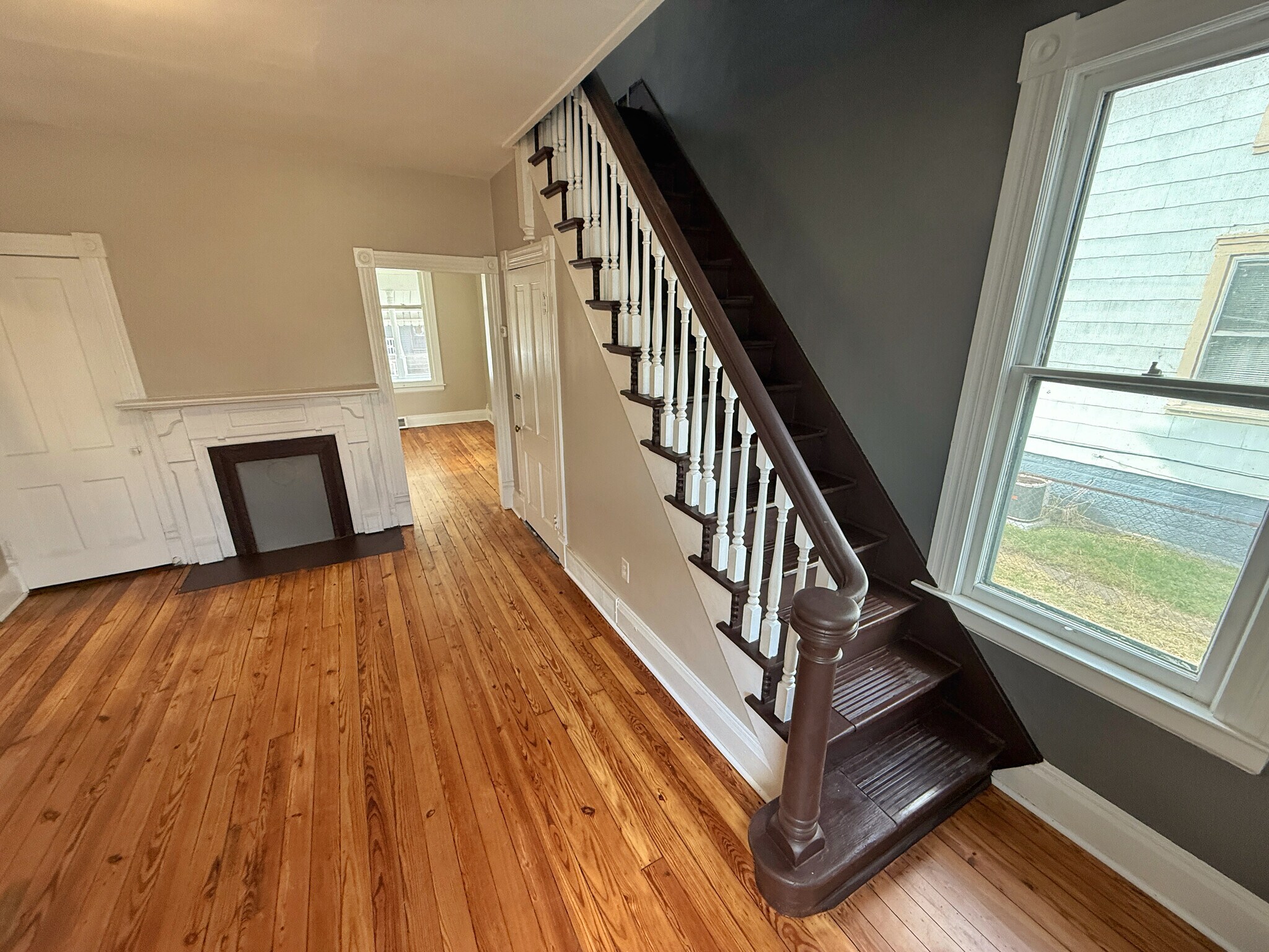 Building Photo - 49 Lynwood Ave