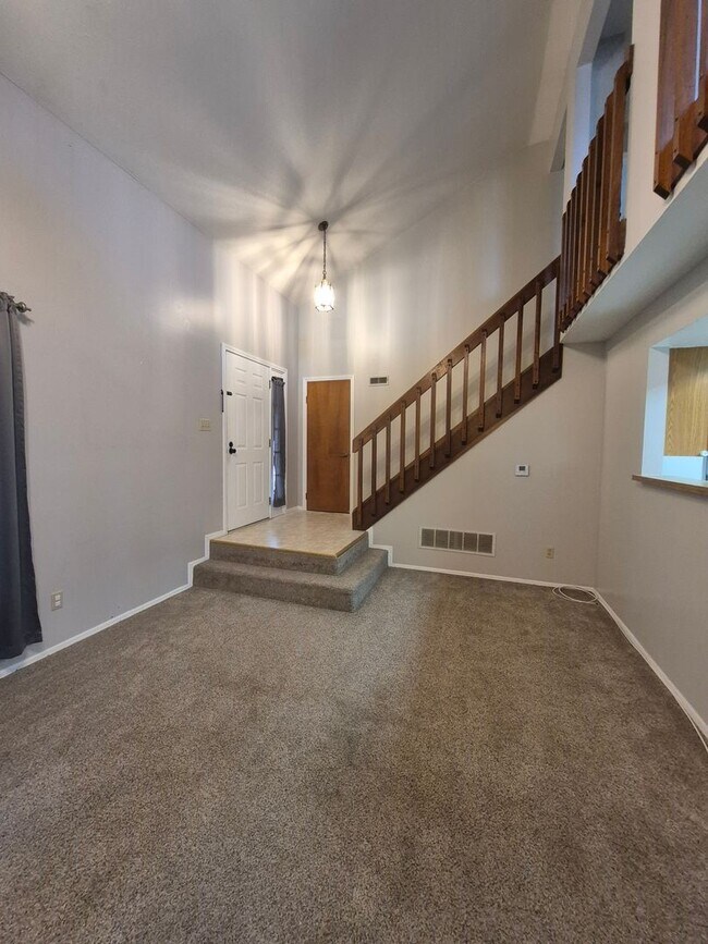 Building Photo - 1387 Sanzon Dr