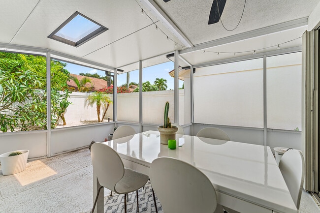 Building Photo - 125 Harbourside Cir