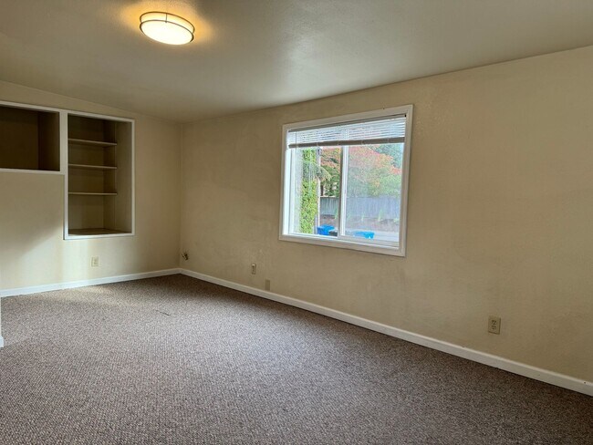Building Photo - 16747 3rd Ave NE
